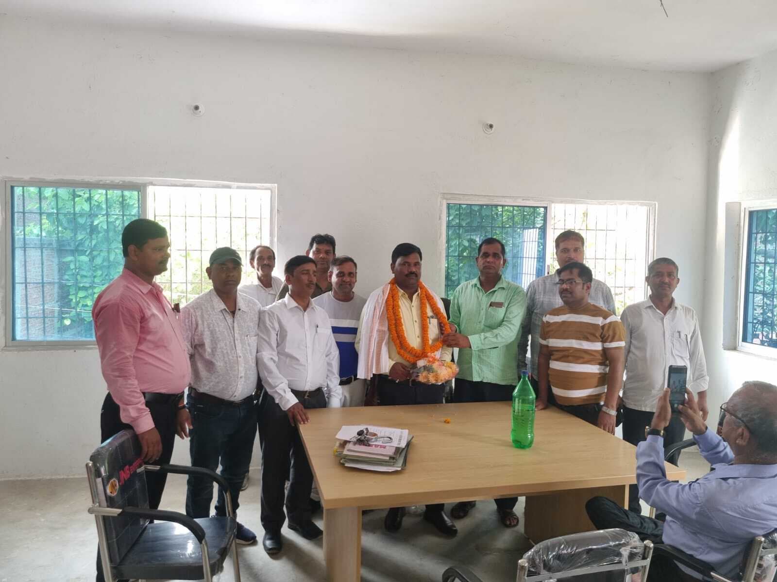 दिनारा व बेलवैयां में नवनियुक्त प्रधानाध्यापक ने किया योगदान