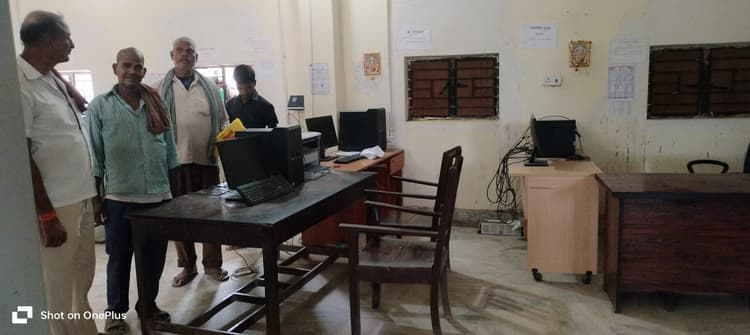 डाटा इंट्री ऑपरेटरों की हड़ताल से कार्यालयों में कार्य प्रभावित