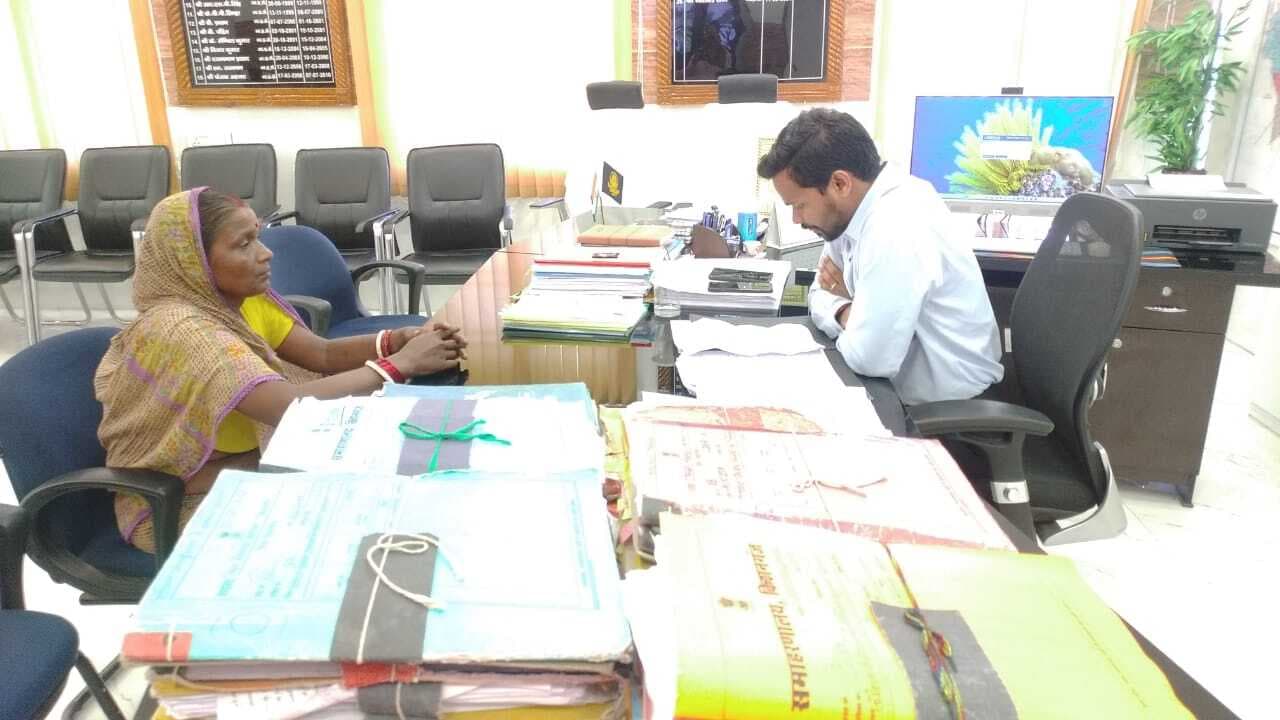 जिला पदाधिकारी ने सुनी आमजनों की समस्याएं