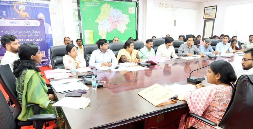 स्कूलों में बच्चों की उपस्थिति शत-प्रतिशत सुनिश्चित करें