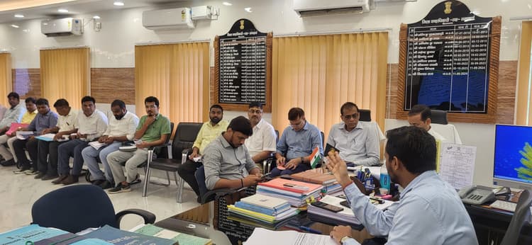 विभागीय कार्यों में पार्दिशता व उत्तरदायित्व करें सुनिश्चित: डीएम