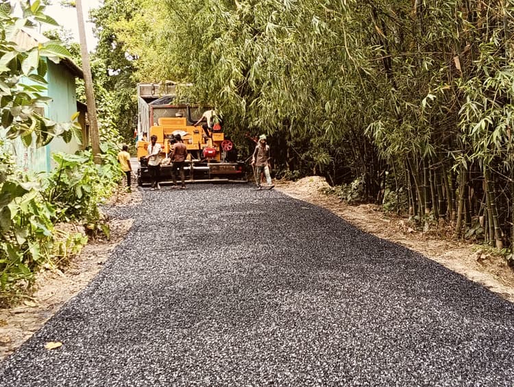 बेलौन में सड़क का जीर्णोद्धार होने पर जताया हर्ष