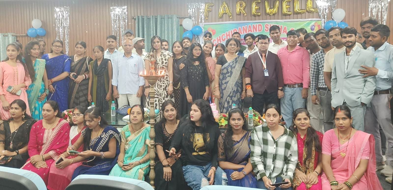 सिन्हा कॉलेज में सम्मान के साथ विद्यार्थियों को दी गयी विदाई