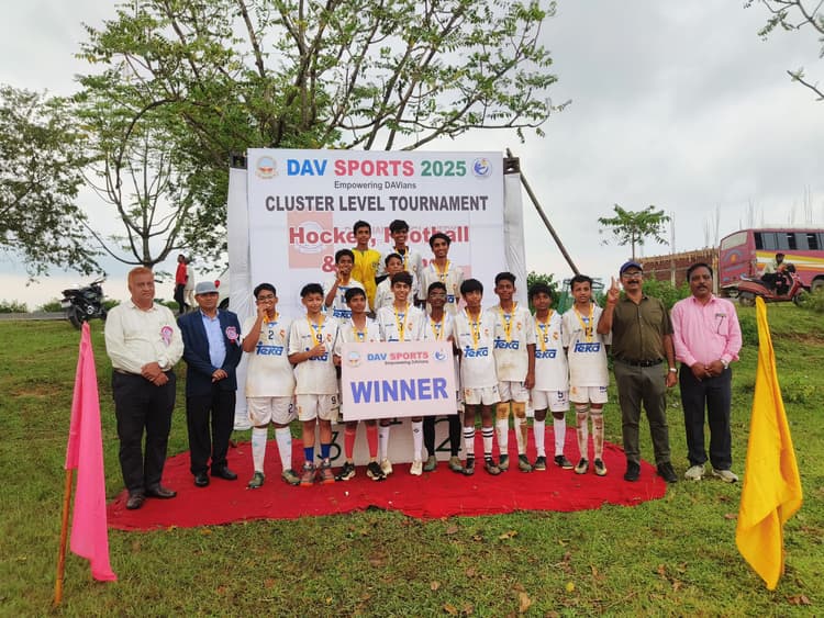 डीएवी क्लस्टर स्तरीय फुटबॉल खेल प्रतियोगिता शुरू