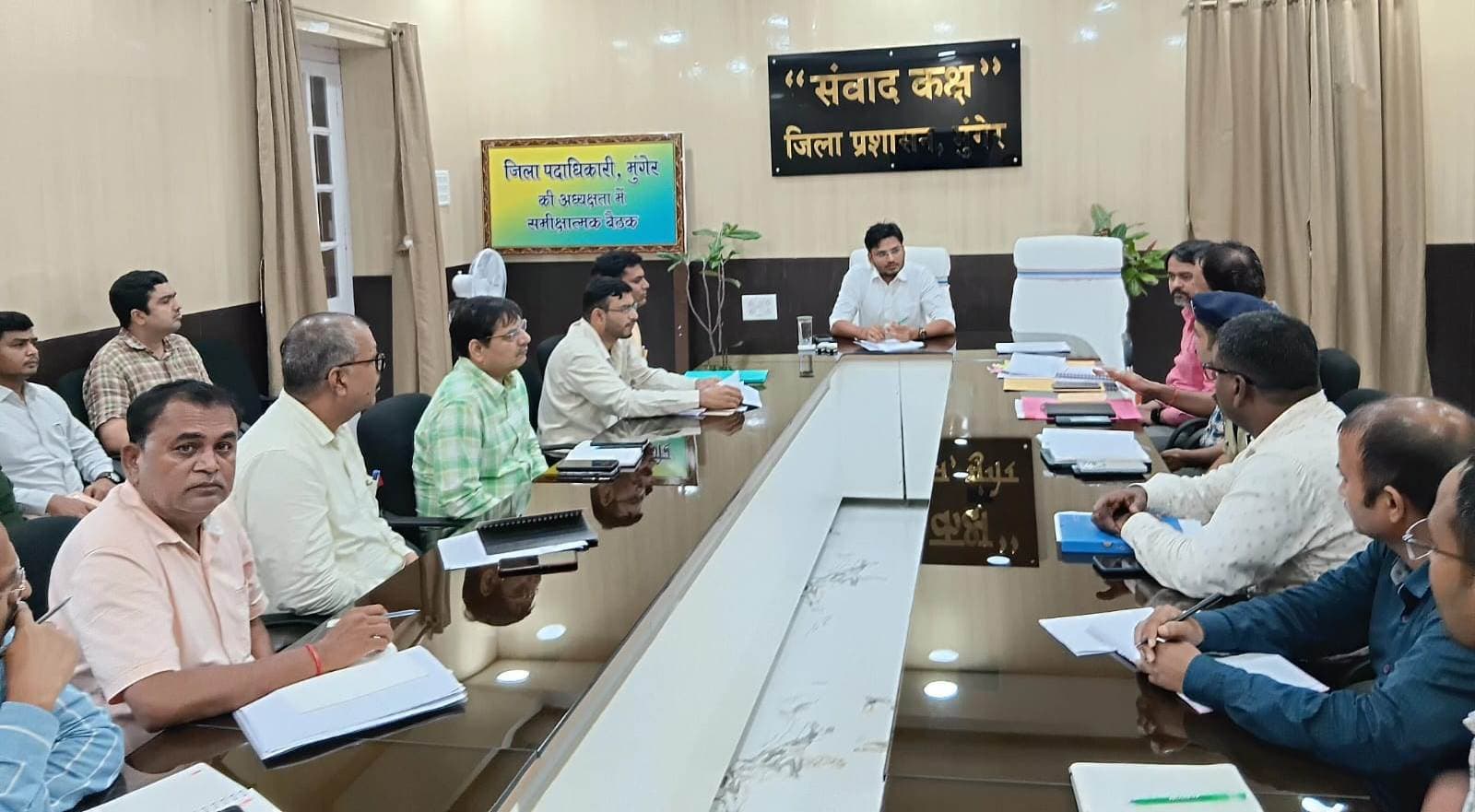 आरसीडी द्वारा बनाये जा रहे सड़कों की धीमी गति पर डीएम ने जताई नाराजगी