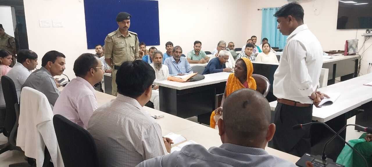 जनता दरबार में 42 आवेदन आये, कई का ऑन स्पॉट निबटारा