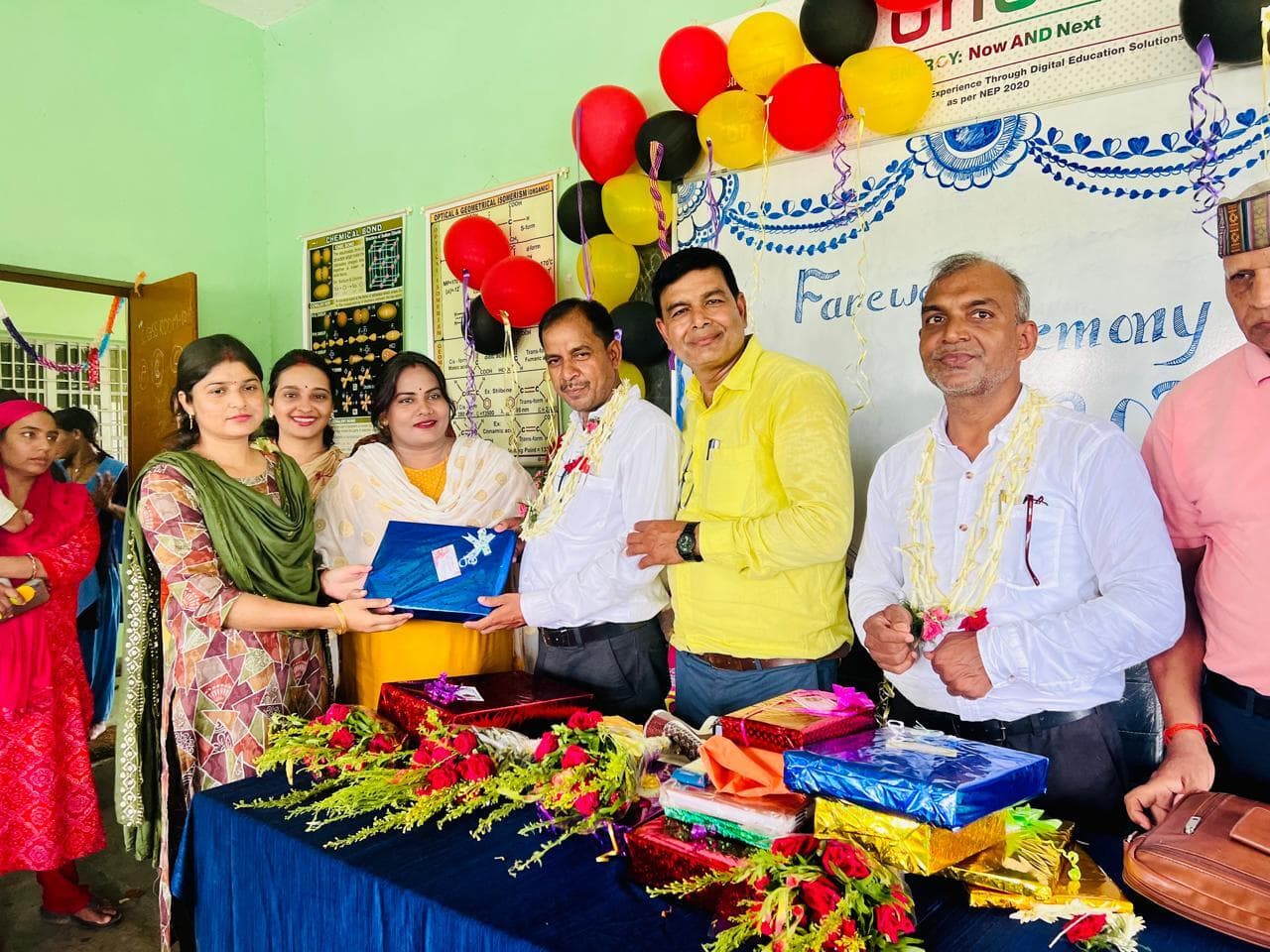 विद्यालय में बिताये अपने पलों और यादों को किया साझा