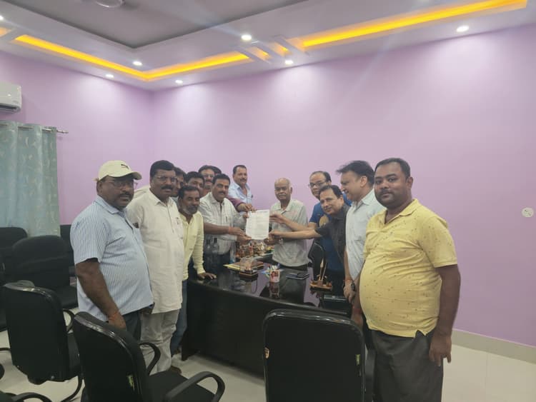 पूर्वी व पश्चिमी दोनों चेकनाका पर वाहन इंट्री व एग्जिट टैक्स के नाम पर उगाही का आरोप