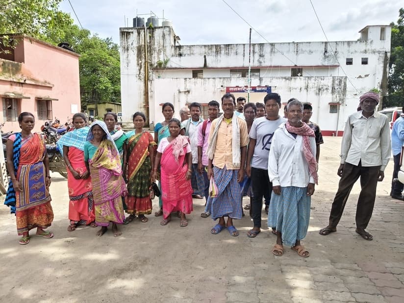 डुमरकोल में पेयजल बोरिंग को लेकर ग्रामीणों ने जताया विरोध