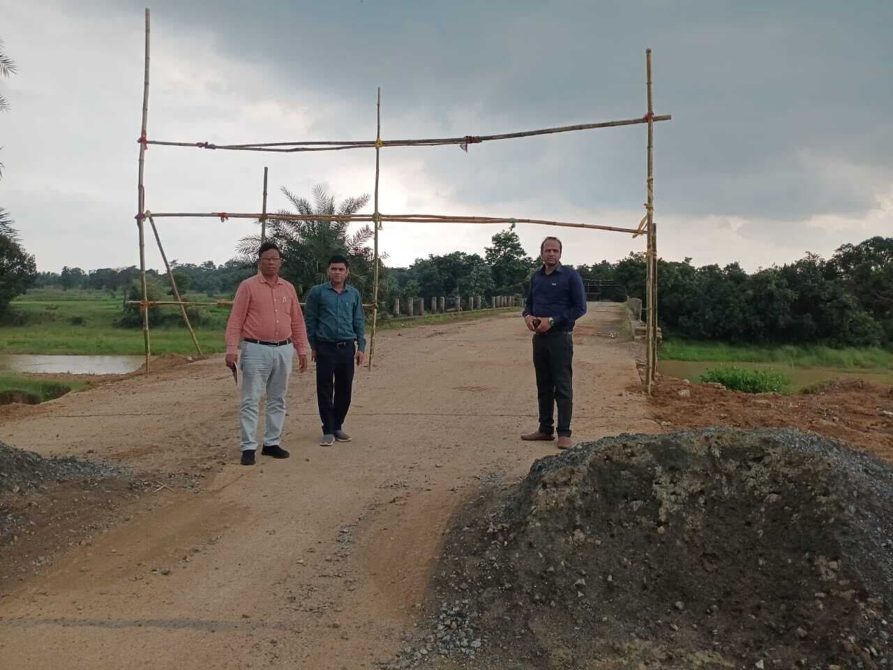 एसडीओ ने पुल धंसने के स्थल की जांच की