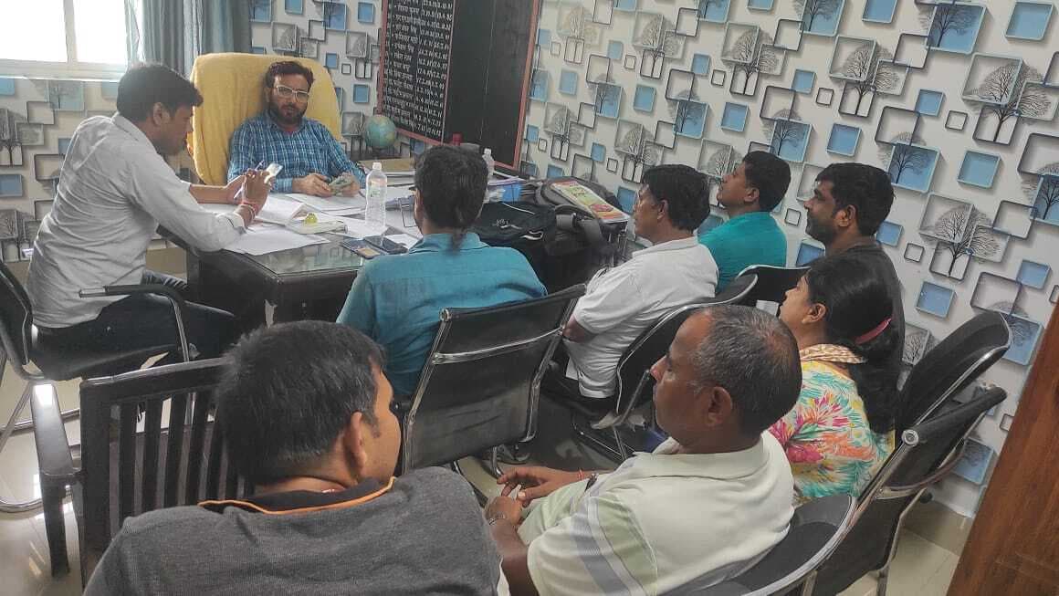 आवास योजना की बीडीओ ने की समीक्षा