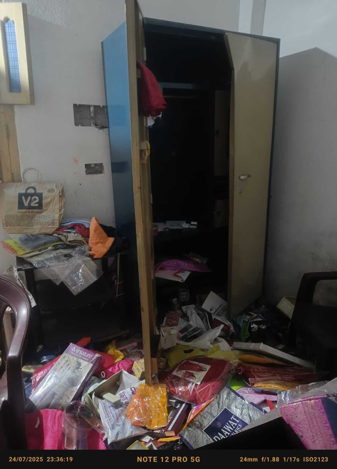 Motihari: बाबाधाम गये दवा व्यवसायी के घर से 90 लाख की चोरी