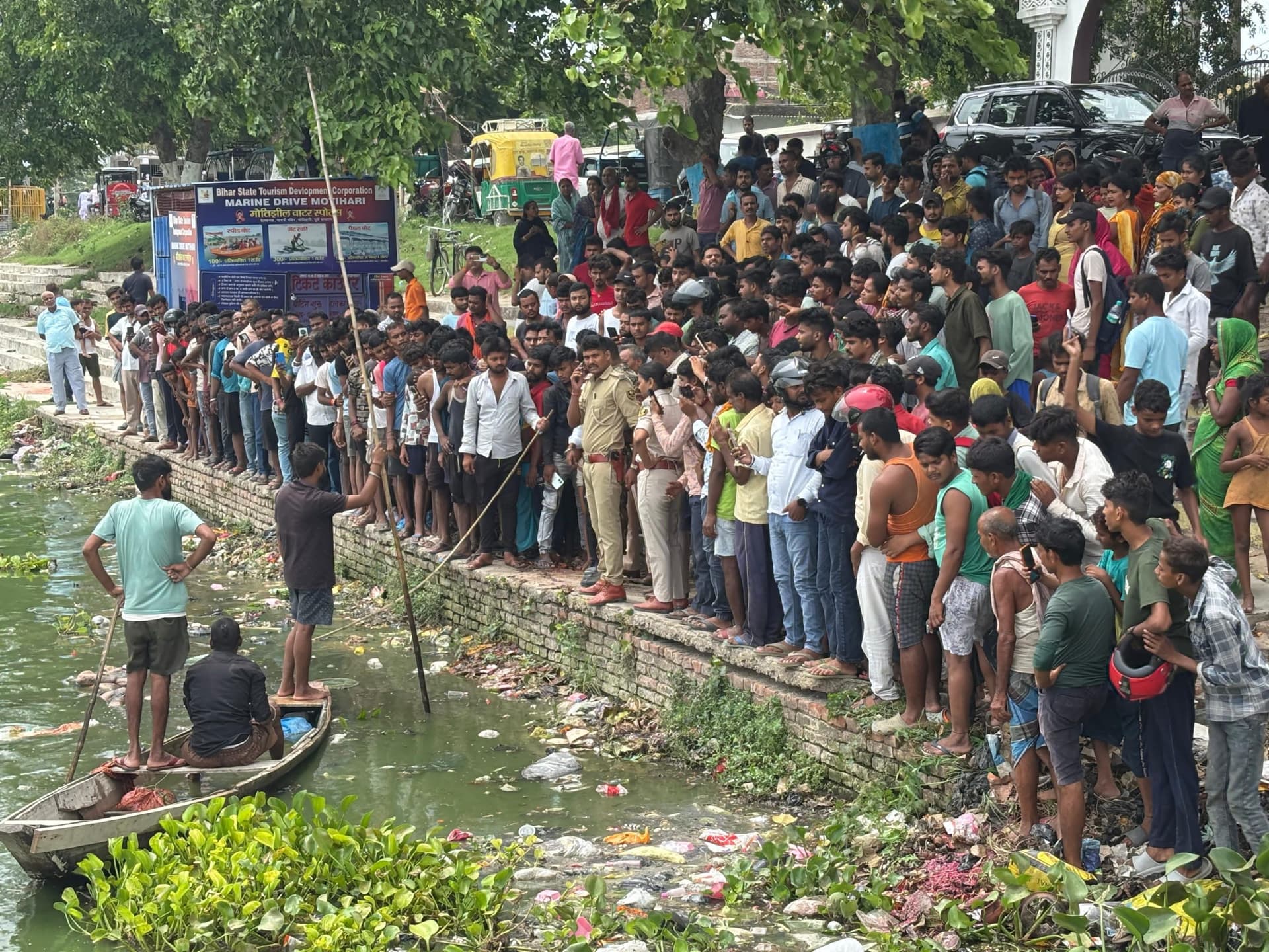 Motihari: अधेड़ ने मोतीझील में लगायी छलांग, डूबने से मौत
