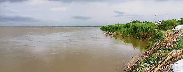 Gopalganj News : गंडक के जल स्तर में कमी होने से बढ़ा कटाव का खतरा, सहमे दियारे के लोग