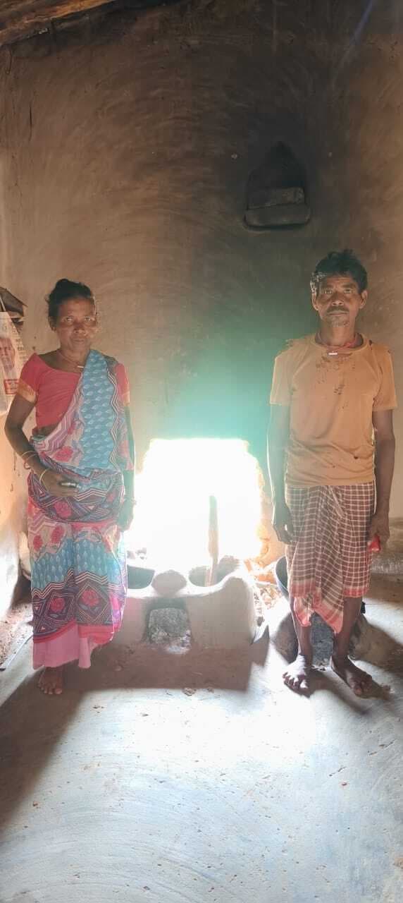 सारठ: घर में सेंधमारी कैश व गहने की चोरी