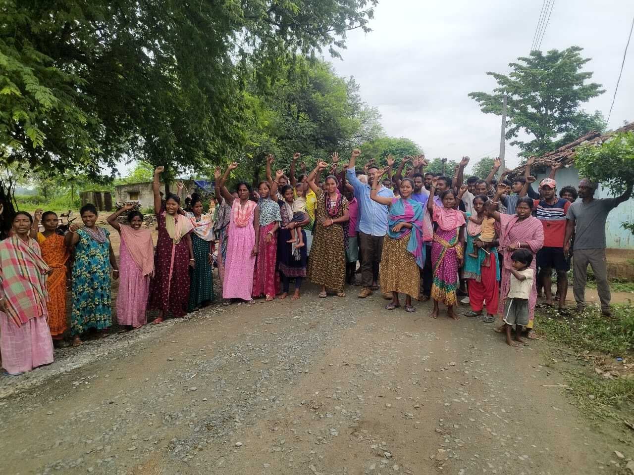 Seraikela Kharsawan News :पुटीसिया चौक से बड़ा लगड़ा तक सड़क अधूरी