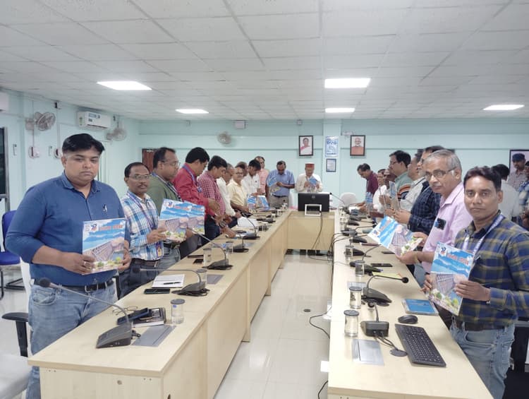 Dhanbad News: डीवीसी मैथन में ‘राजभाषा प्रतिबिंब’ पत्रिका का विमोचन