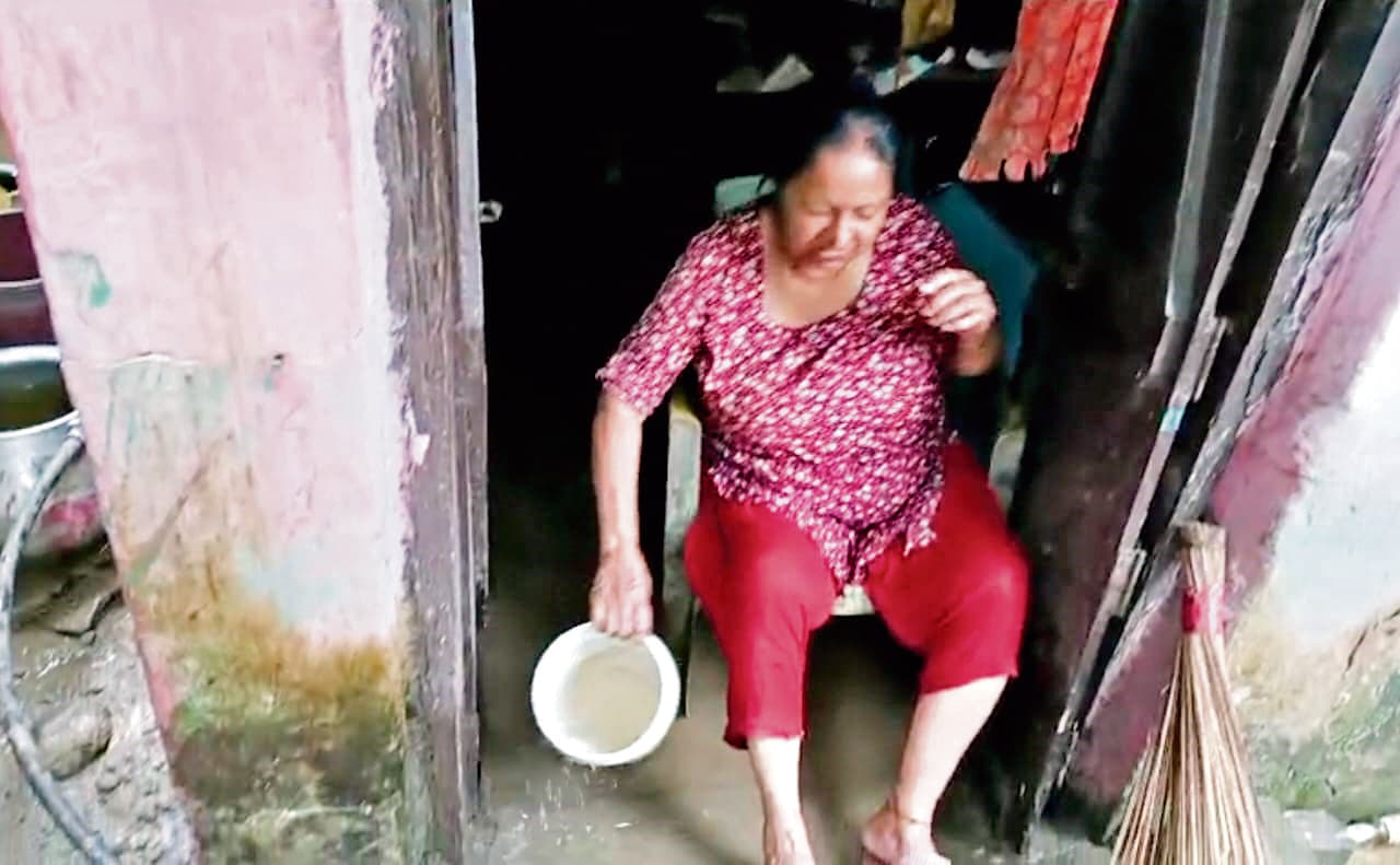 Rourkela News: स्मार्ट सिटी की कई बस्तियों में घुसा पानी, सिर छिपाने की जगह खोजते दिखे लोग