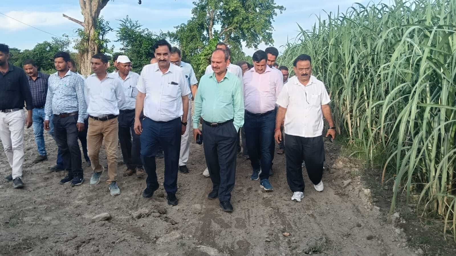 बारिश नहीं होने से गन्ने की फसल को बचाने के लिए खेतों में अनुदान पर लगाएं बोरिंग : ईख आयुक्त