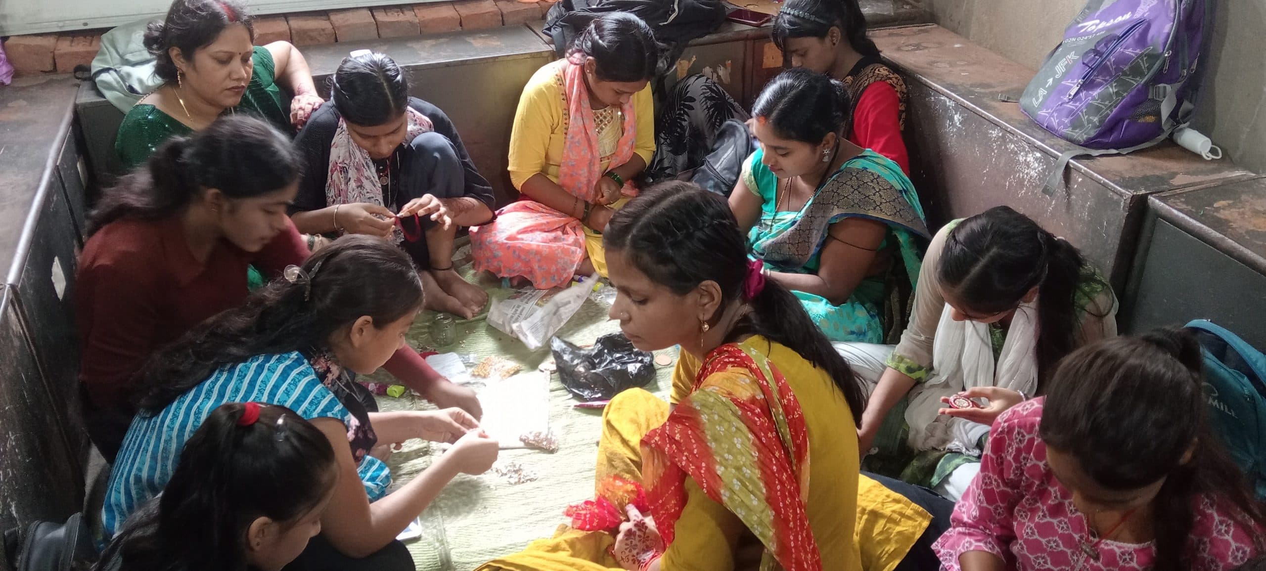 गुलनार में दो दिवसीय राखी मेकिंग प्रतियोगिता शुरू, पहले दिन 28 प्रतिभागी हुए शामिल