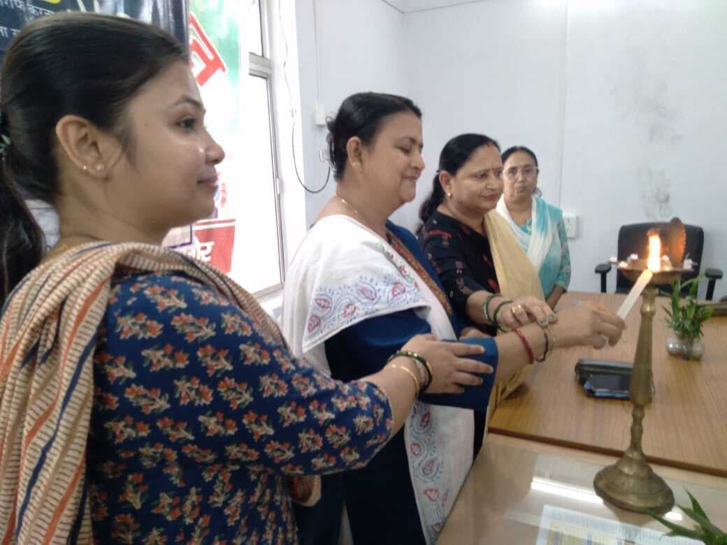 उत्पीड़न की शिकार महिला आंतरिक शिकायत समिति से करें शिकायत