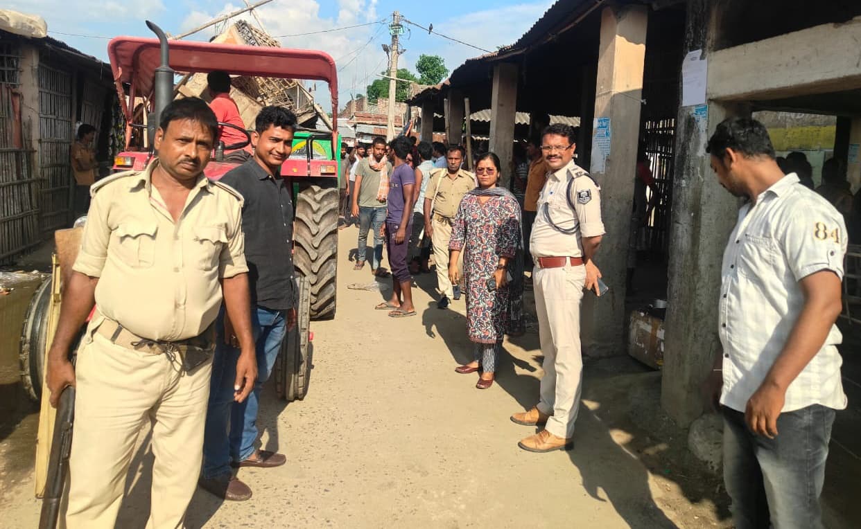 मीरगंज हाट को प्रशासन ने कराया अतिक्रमणमुक्त