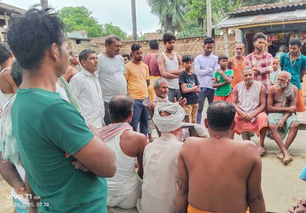 hajipur news. दुकान से 50 हजार नकद व लाखों के सामान की चोरी