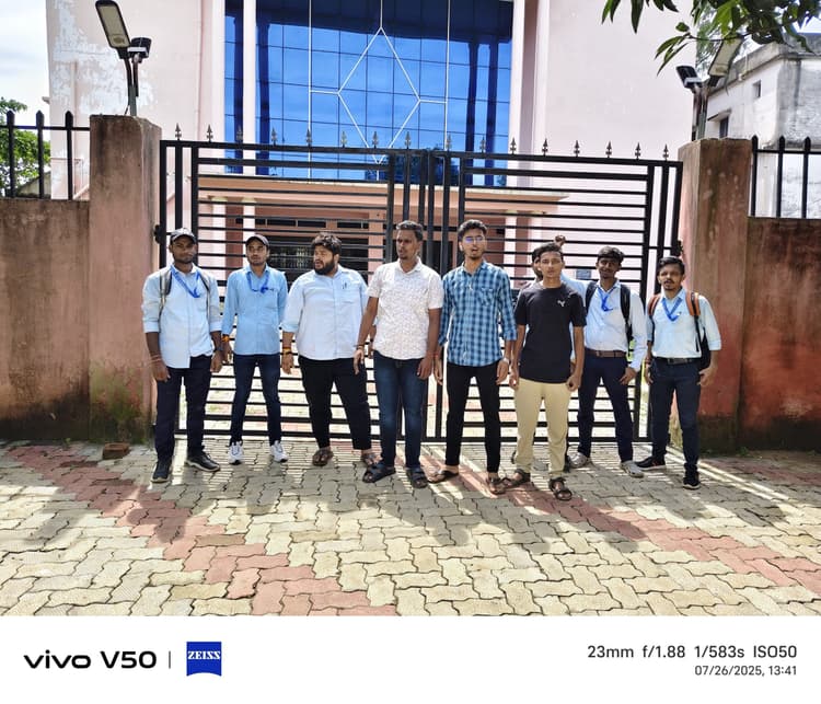 बीएड की मान्यता बहाल कराने की मांग पर केकेएम कॉलेज में जड़ा ताला