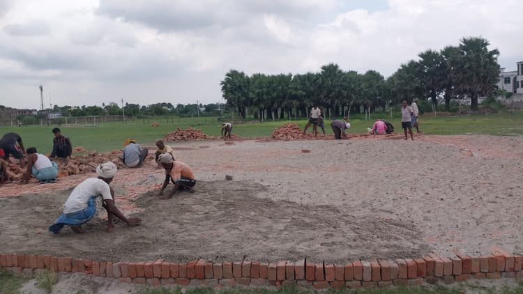 hajipur news. बुद्ध सम्यक दर्शन संग्रहालय सह स्तूप के उद्घाटन के लिए बन रहा हैलिपैड, पोल किये जा रहे दुरुस्त