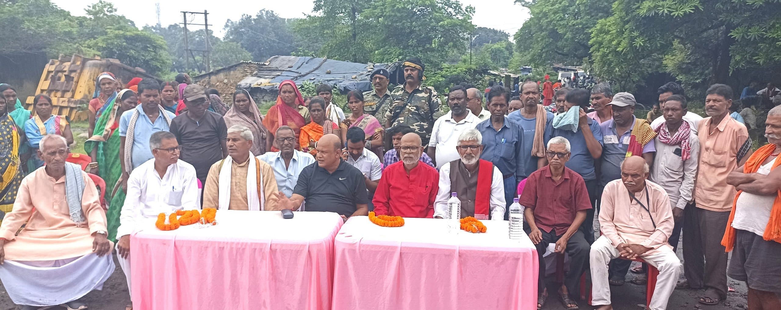 Dhanbad News : माननीयों के इशारे पर बाघमारा में हो रहा मजदूरों पर शोषण : अरूप चटर्जी