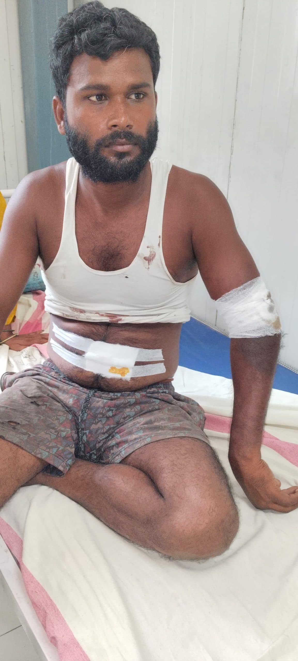 Sitamarhi : रीगा में शराब तस्करों ने हमला कर युवक को किया लहूलुहान