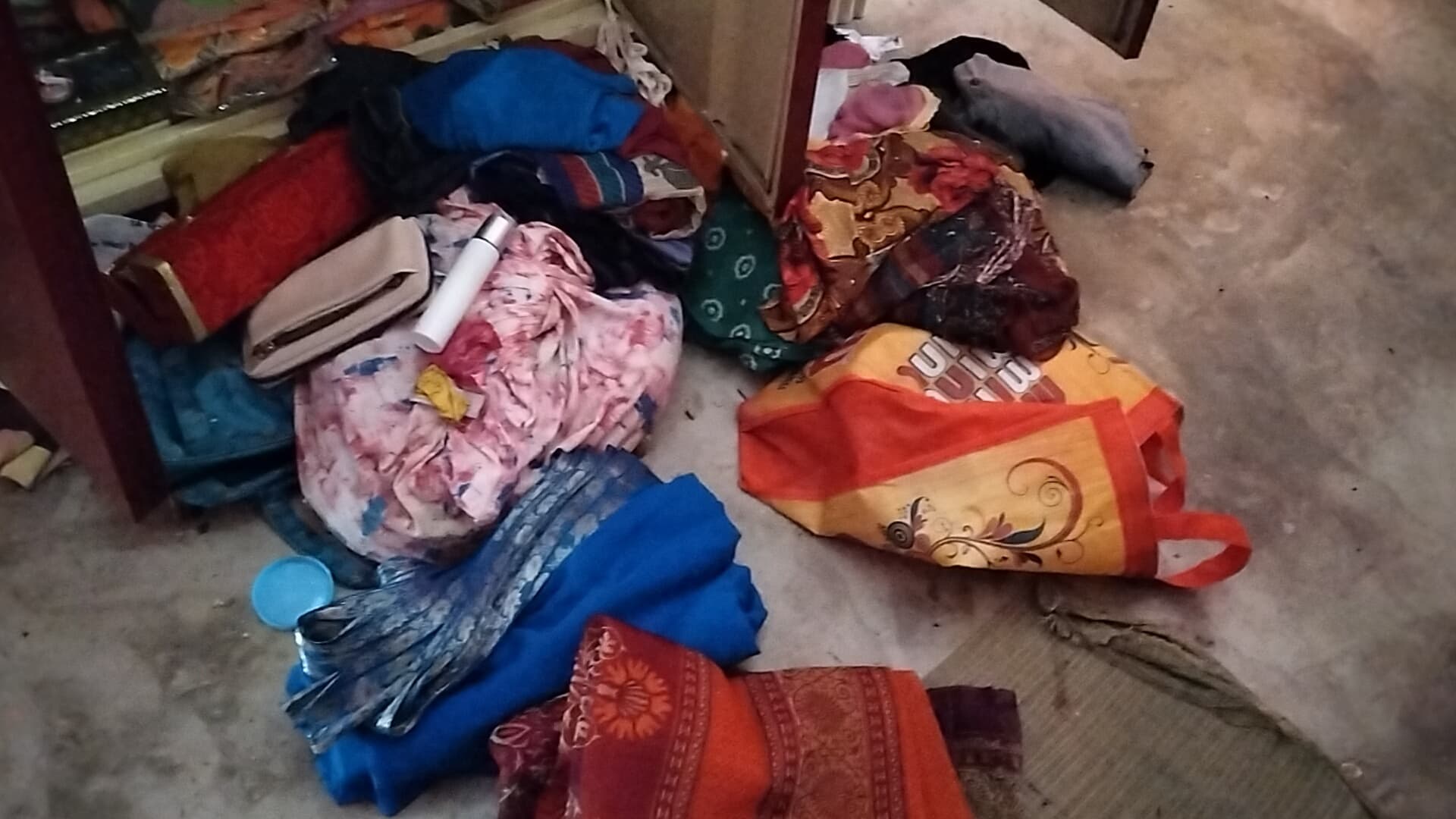 रिटायर्ड महिला स्वास्थ्यकर्मी व शिक्षक के खाली घर में भीषण चोरी