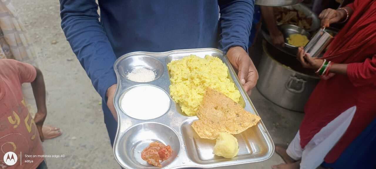 Motihari: पुलिस लाइन में दीदी की रसोई में हर रोज का अलग-अलग व्यंजन