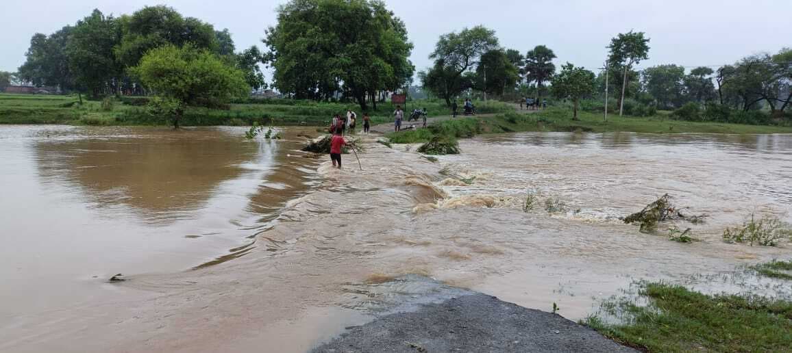 उत्तर कोयल मुख्य नहर का तटबंध टूटा, हजारों एकड़ में सिंचाई प्रभावित