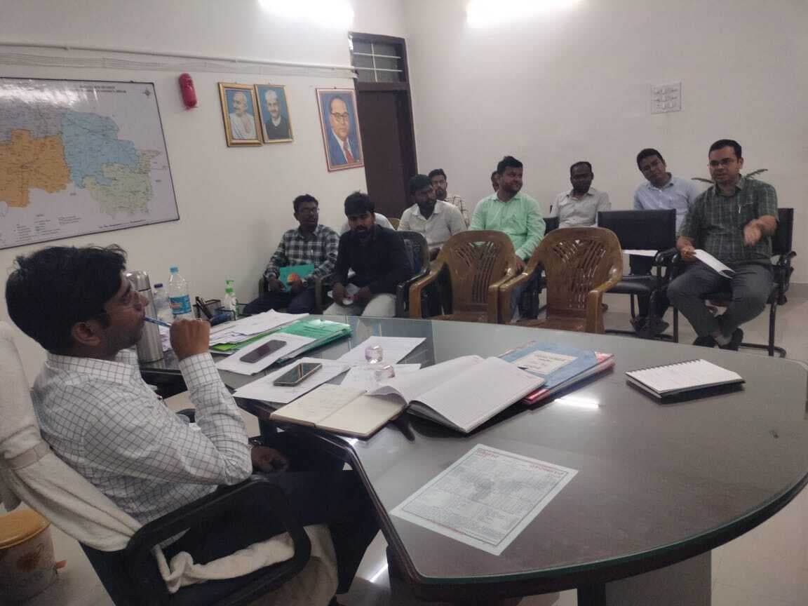 Motihari: जल संकट पर एसडीओ ने की अधिकारियों के साथ बैठक