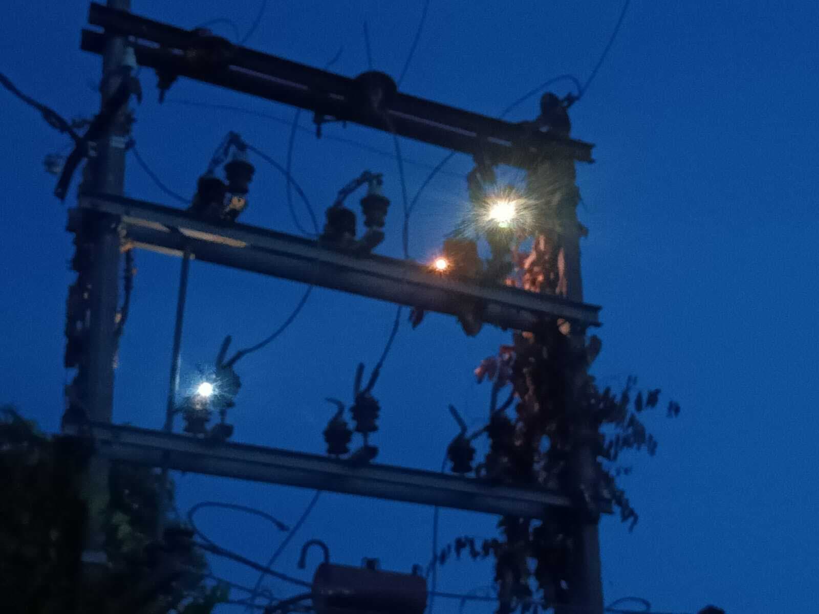 मांझा में ट्रांसफाॅर्मर में शॉर्ट सर्किट से लगी आग