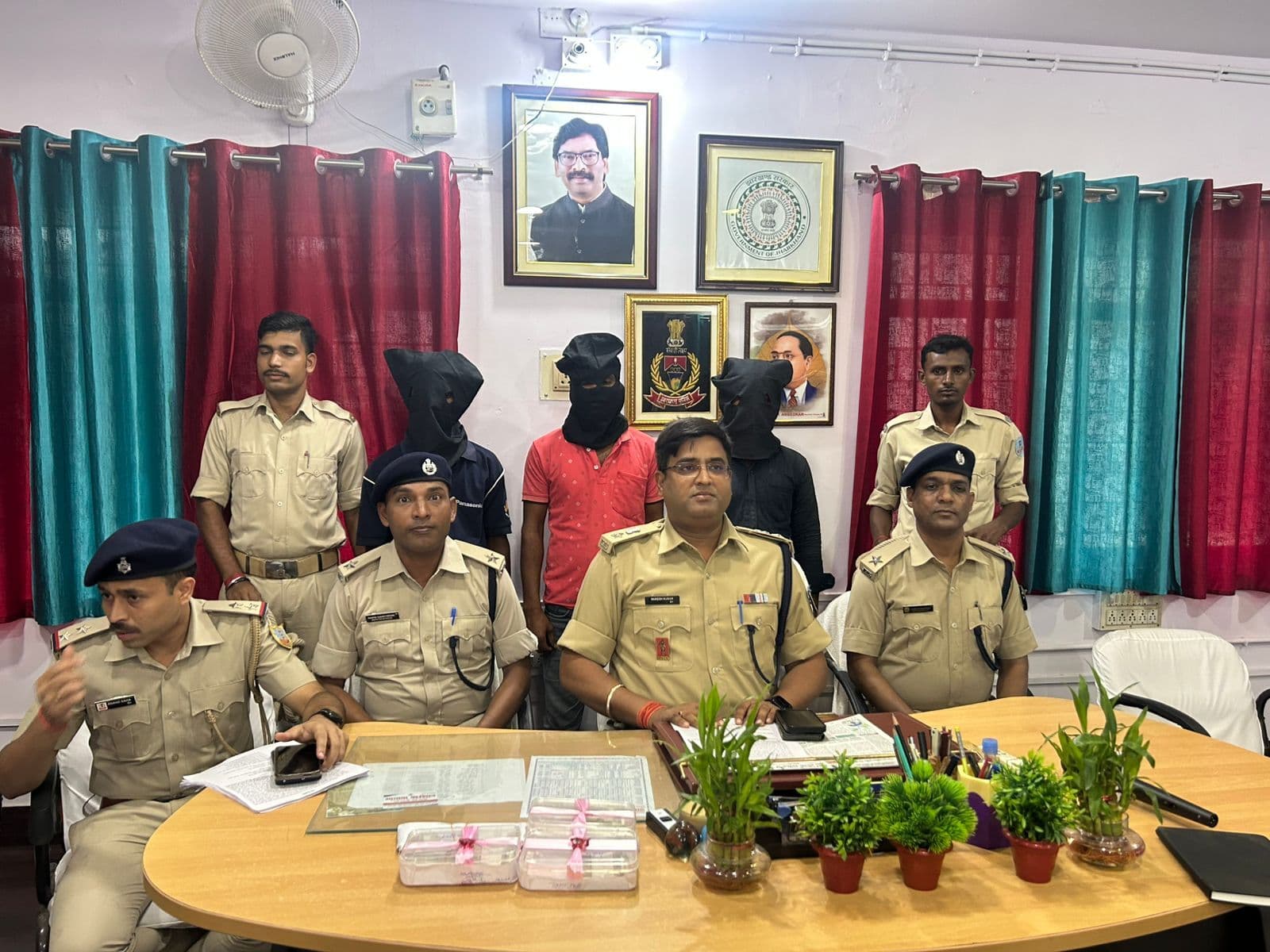 चार घंटे में लूटकांड का खुलासा, तीन युवक गिरफ्तार