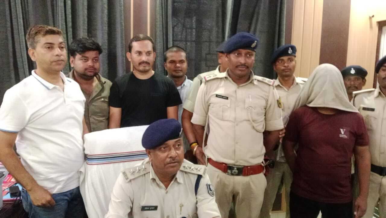 50 हजार के ईनामी अभियुक्त गिरफ्तार