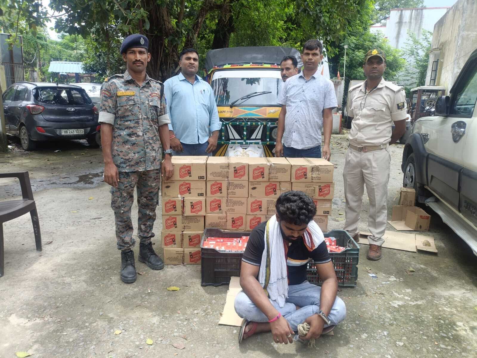 252 लीटर विदेशी शराब के साथ तस्कर गिरफ्तार