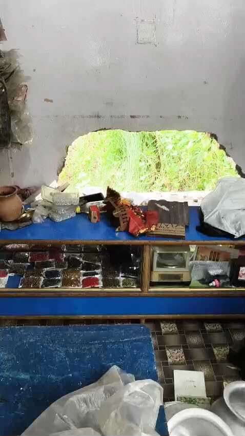 धोबवलिया बाजार ज्वेलरी दुकान में सेंध लगा लाखों की संपत्ति चोरी