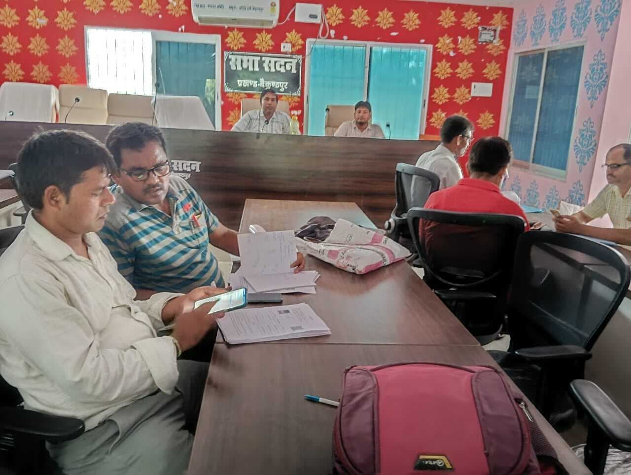 बैकुंठपुर में अंतिम दिन मतदाता पुनरीक्षण की हुई समीक्षा