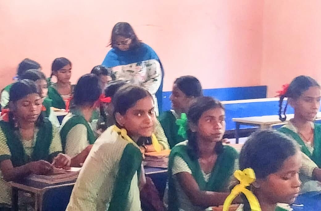 डीसी ने पथरगामा में शिक्षा-स्वास्थ्य व विकास कार्यों का लिया जायजा