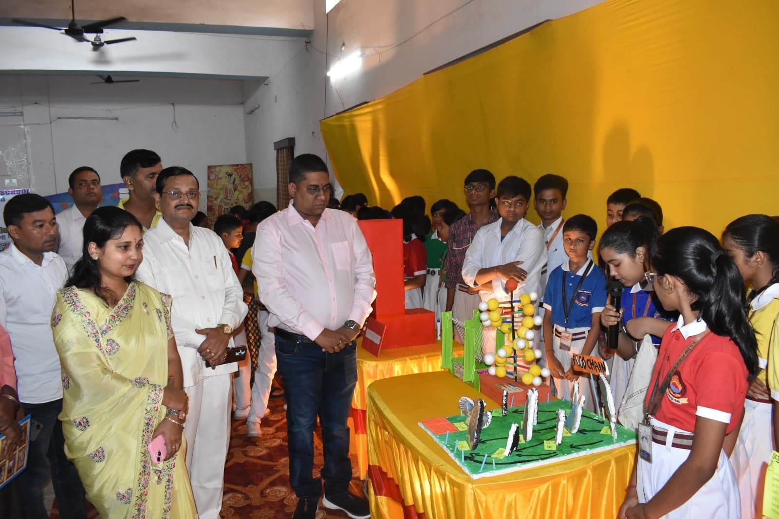 डीएवी के बच्चों ने विज्ञान प्रदर्शनी लगा किया प्रतिभा का प्रदर्शन