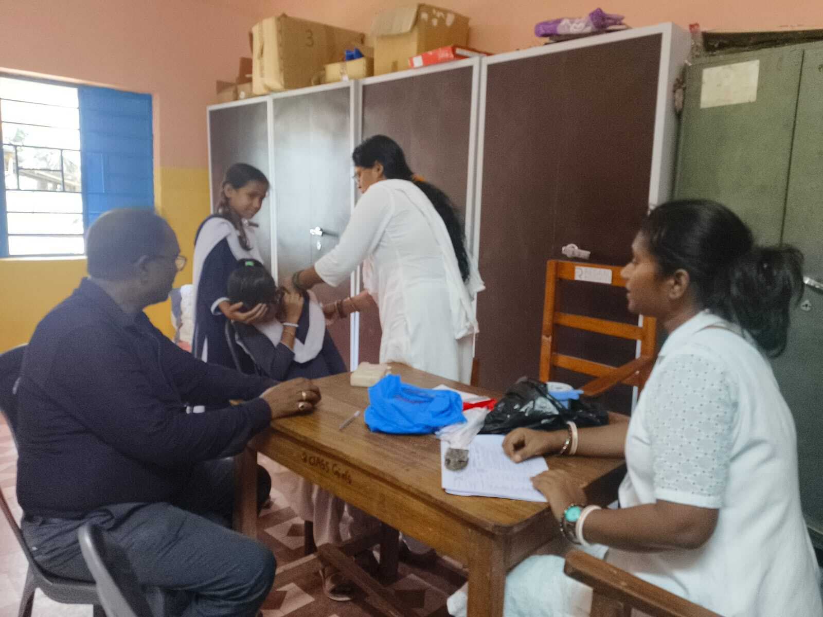 छात्राओं को लगाये गये एचपीवी वैक्सीन