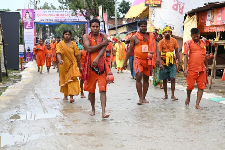 Deoghar News : तीसरी सोमवारी को चार लाख से ज्यादा श्रद्धालु पहुंच सकते हैं बाबाधाम, प्रशासन की तैयारी