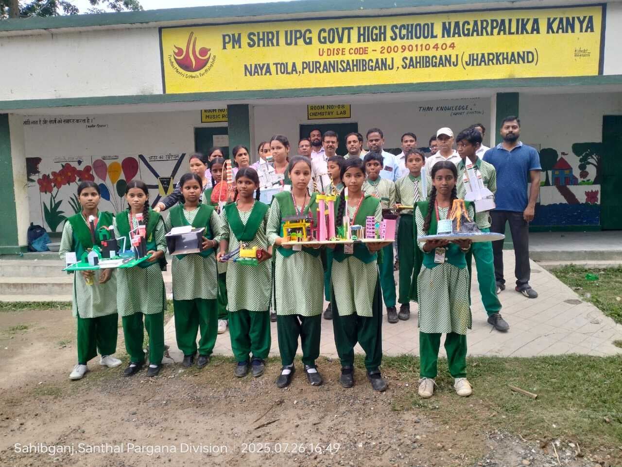 विद्यार्थियों ने विज्ञान प्रदर्शनी में प्रदर्शित किए नये आविष्कार