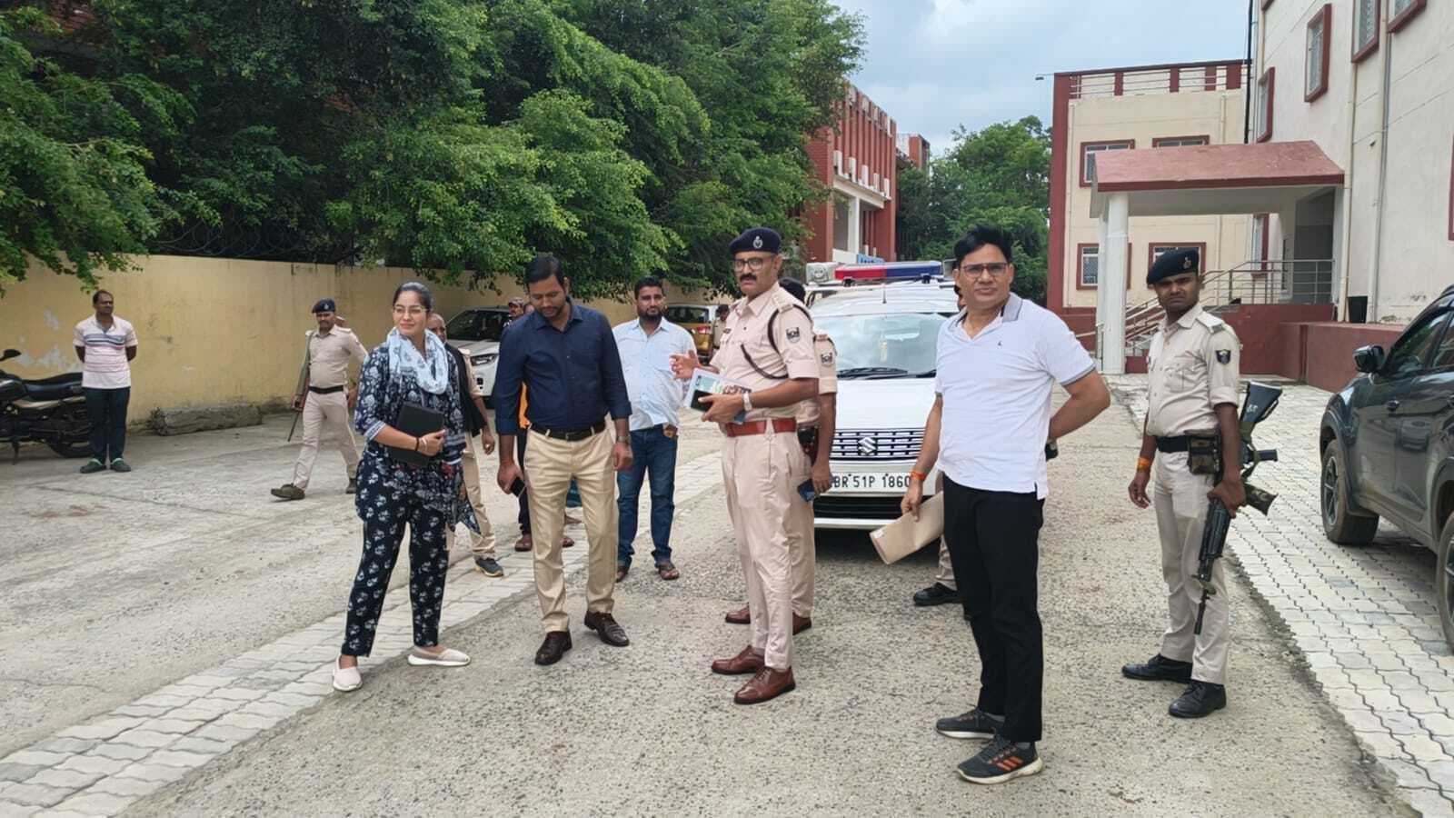 महुआ के पेड़ में लटका मिला महिला का शव, गांव में सनसनी का माहौल