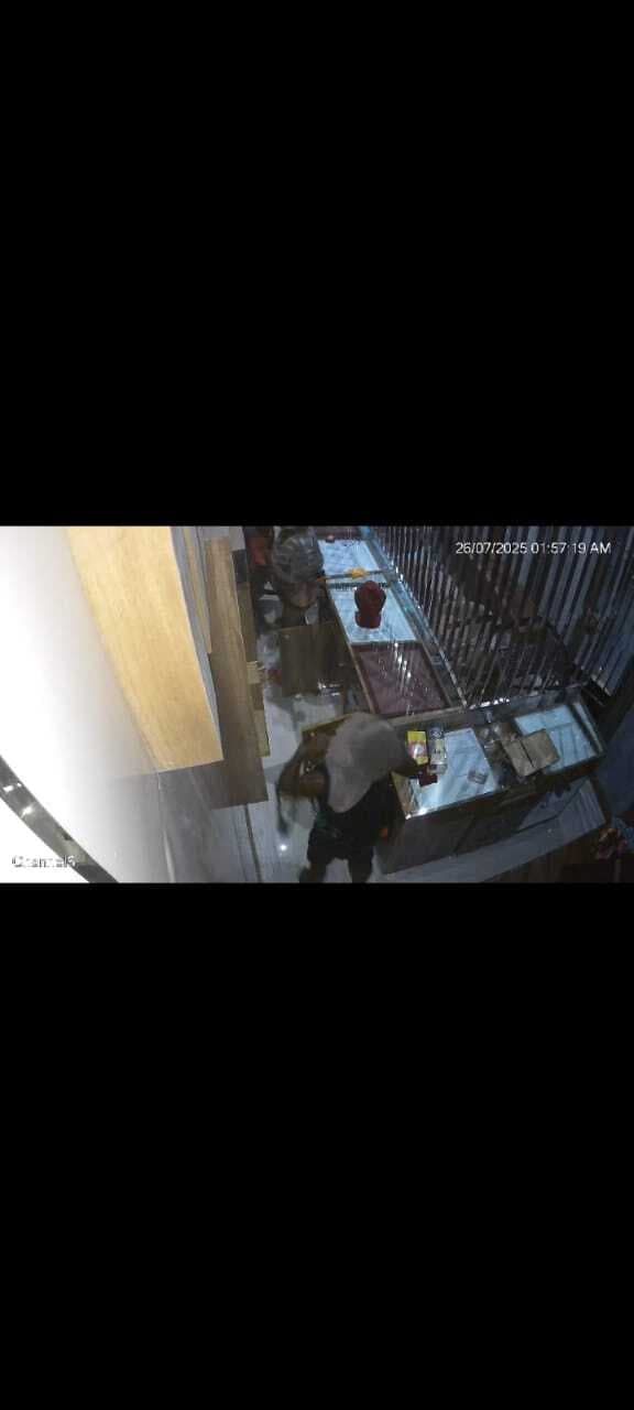 पालोजोरी : ज्वेलर्स की दुकान का शटर तोड़कर 3.65 लाख के गहने व नकद की चोरी