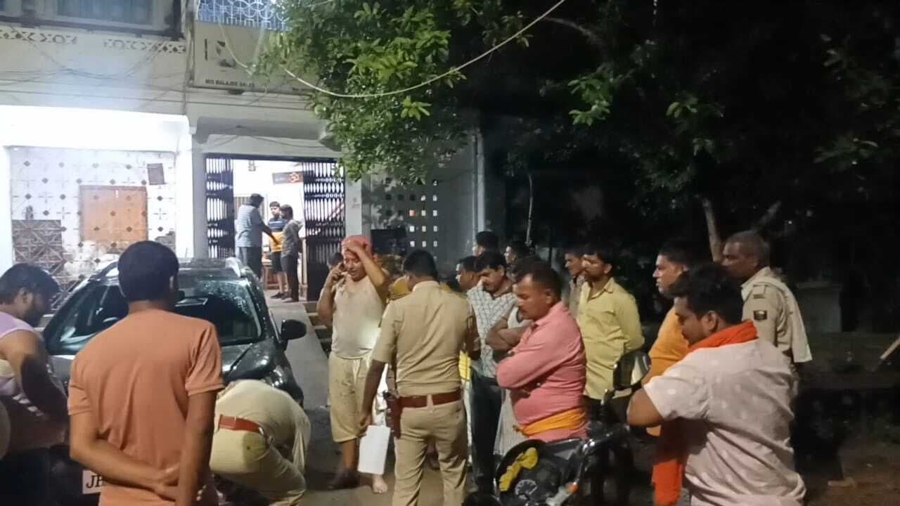 इलेक्ट्रिकल और सेनेटरी सामग्री व्यवसायियों पर गोलीबारी