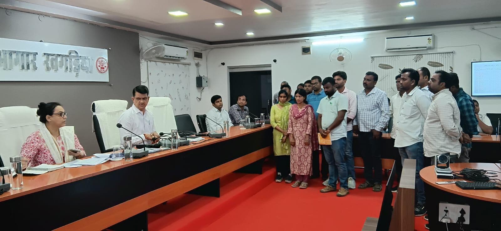 खराब प्रदर्शन करने वाले बलैठा, मुश्कीपुर, नीरपुर पंचायत के राजस्व कर्मियों से मांगा स्पष्टीकरण